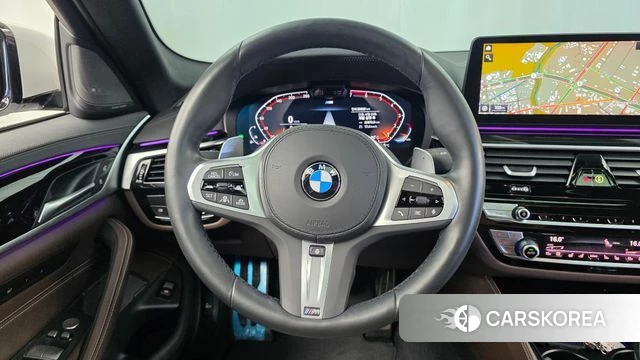 BMW 5 Series (G30) 2023 Белый из Кореи, фото 4