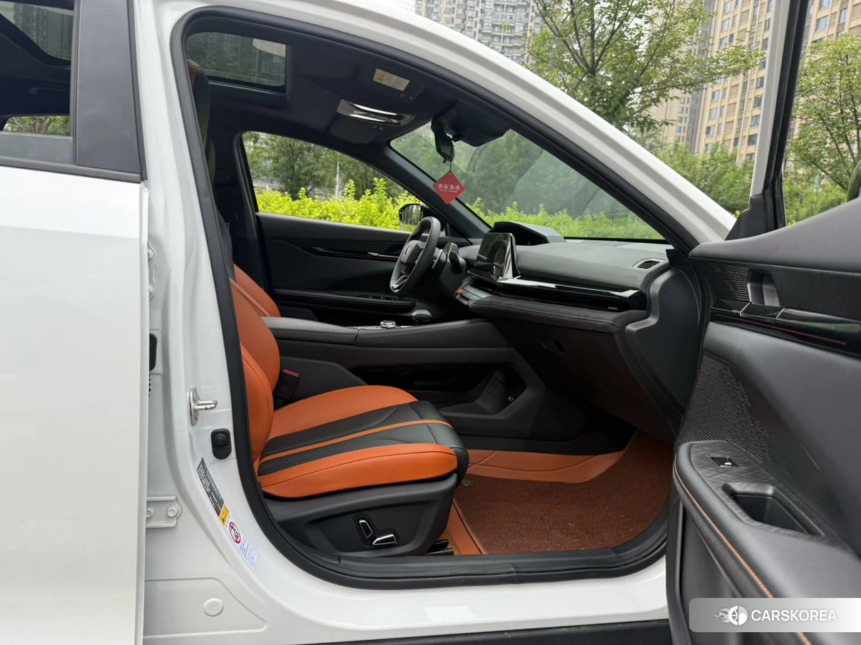 Chang'an UNI-V 2024 Белый из Китая, фото 4