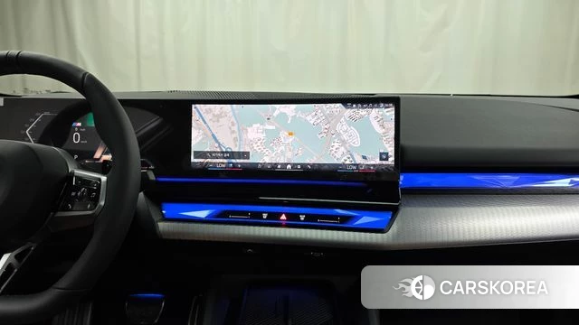 BMW 5 Series (G60) 2026 Серебристо-серый из Кореи, фото 4