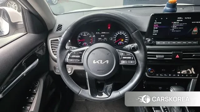 Kia Seltos 2022 Белый из Кореи, фото 4