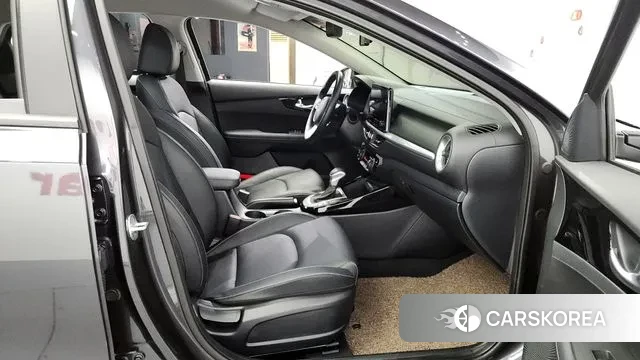 Kia The New K3 2nd generation 2023 Серый из Кореи, фото 4