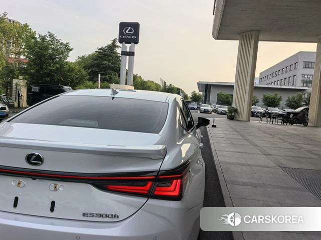 Lexus ES 2025 Белый из Китая, фото 4