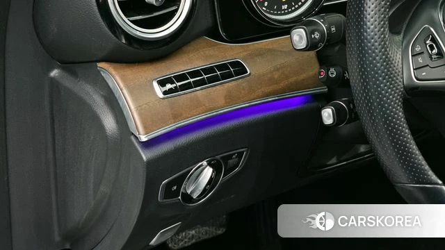 Mercedes-Benz E-Class W213 2018 Белый из Кореи, фото 4