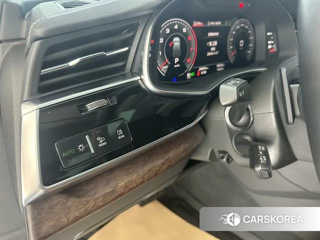 Audi Q7 2024 Черный из Китая, фото 4