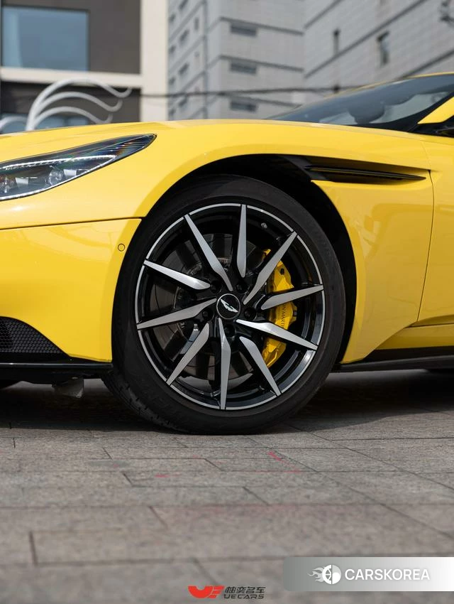Aston Martin DB11 2021 Желтый из Китая, фото 4