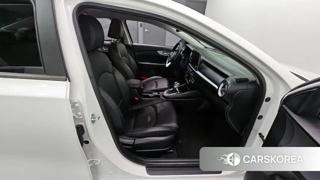 Kia The New K3 2nd generation 2021 Белый из Кореи, фото 4