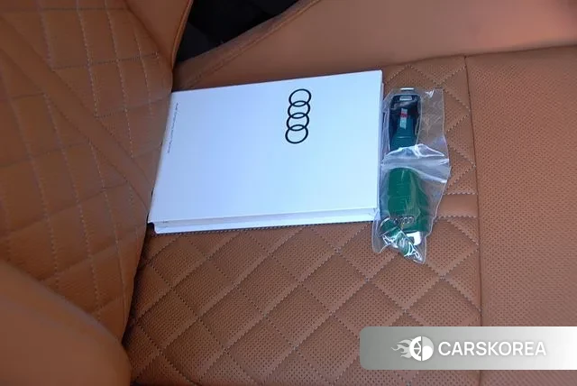 Audi S8 (D5) 2023 Черный из Кореи, фото 4