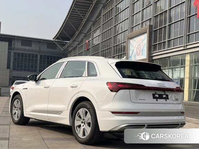 Audi e-tron 2025 Белый из Китая, фото 4