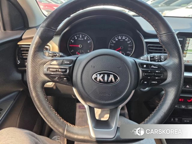 Kia Stonic 2018 Белый из Кореи, фото 4
