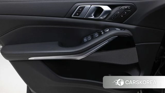 BMW X7 (G07) 2024 Черный из Кореи, фото 4