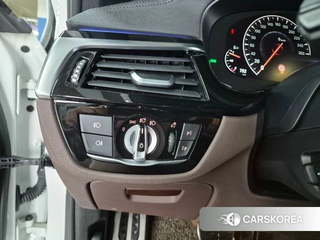 BMW 5 Series (G30) 2019 Белый из Кореи, фото 4