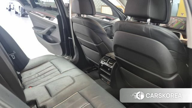 BMW 5 Series (G30) 2023 Черный из Кореи, фото 4