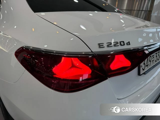 Mercedes-Benz E-Class W214 2024 Белый из Кореи, фото 4