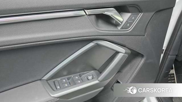 Audi Q3 (F3) 2022 Белый из Кореи, фото 4