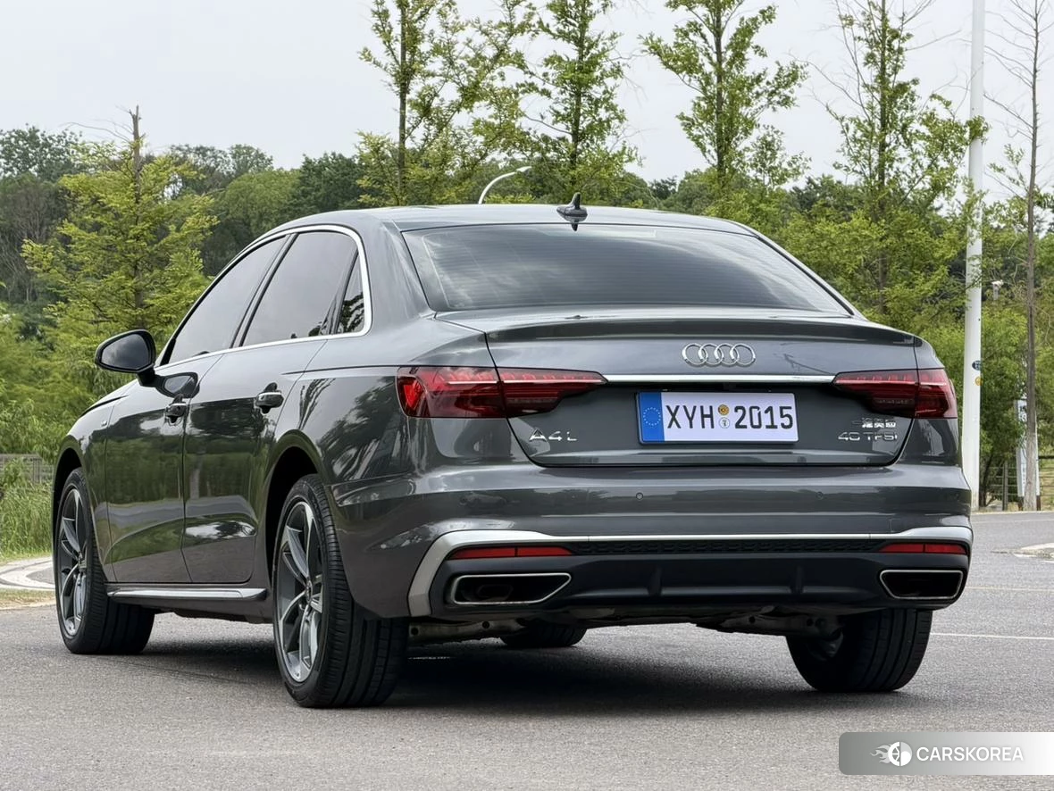 Audi A4L 2021 Темно-серый из Китая, фото 4