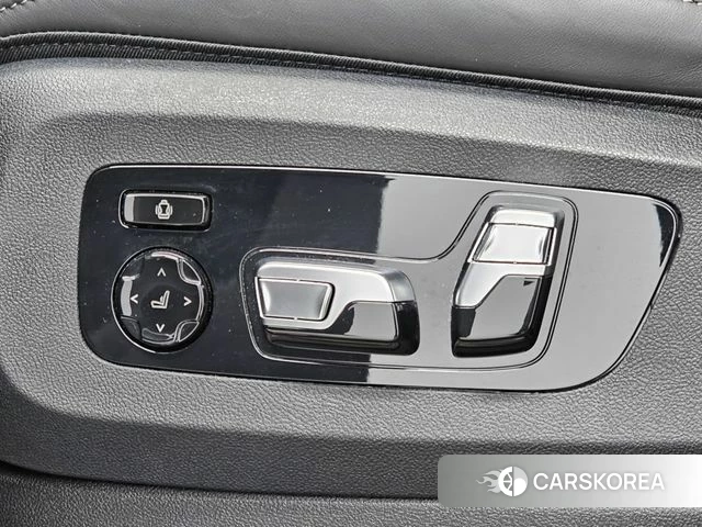 BMW X7 (G07) 2024 Черный из Кореи, фото 4