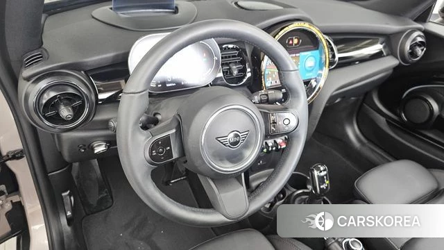 Mini Cooper Convertible 2024 Жемчужный цвет из Кореи, фото 4