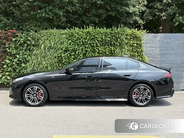 BMW 5 series 2024 Черный из Китая, фото 4