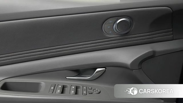 Hyundai The New Avante (CN7) 2023 Светло-серебряный цвет из Кореи, фото 4