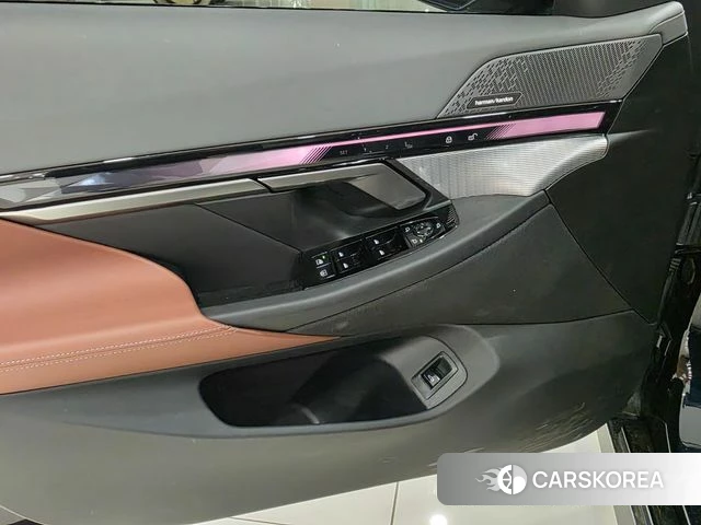 BMW 5 Series (G60) 2025 Черный из Кореи, фото 4