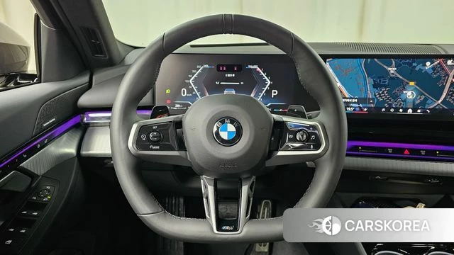 BMW 5 Series (G60) 2025 Серебристо-серый из Кореи, фото 4