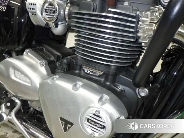 Triumph BONNEVILLE T120 2023 из Японии, фото 2