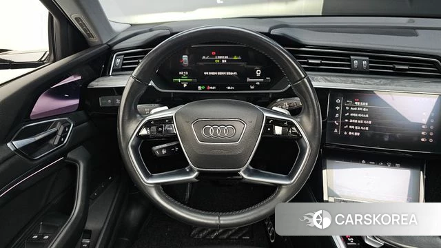 Audi e-Tron 2021 Синий из Кореи, фото 4
