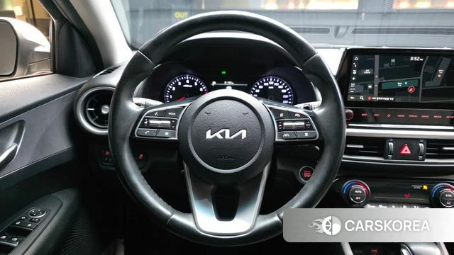Kia The New K3 2nd generation 2021 Белый из Кореи, фото 4