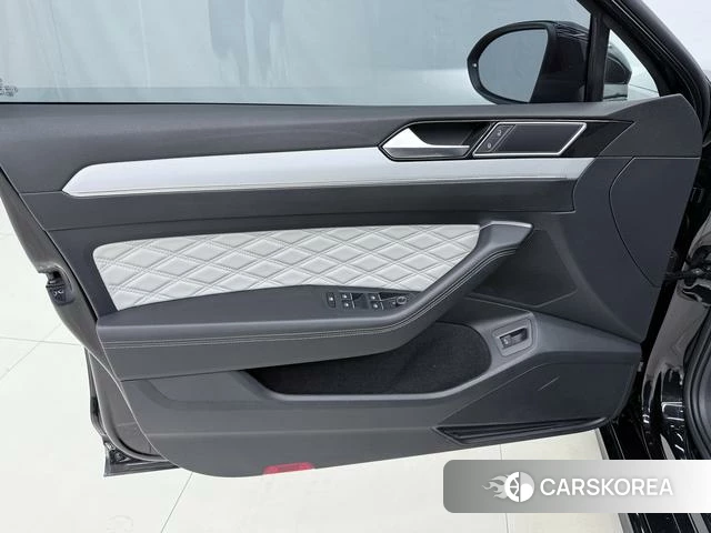 Volkswagen Magotan 2023 Черный из Китая, фото 4
