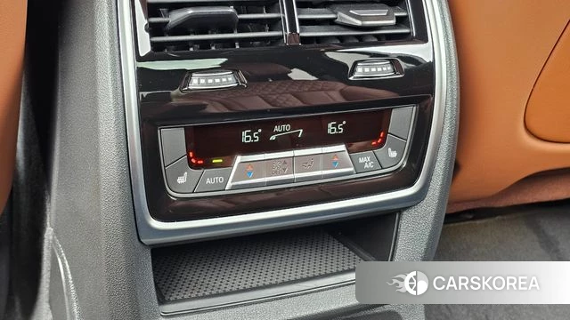 BMW X7 (G07) 2024 Черный из Кореи, фото 4