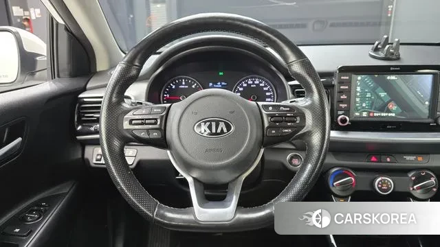 Kia Stonic 2018 Белый из Кореи, фото 4