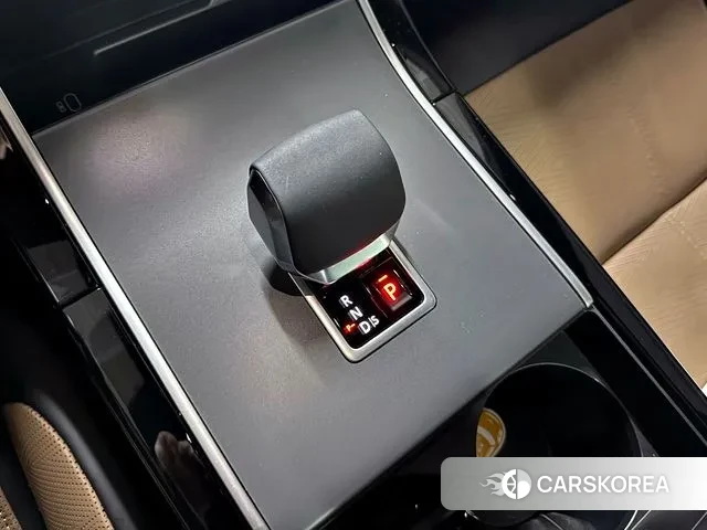 Land Rover Range Rover Velar 2024 Черный из Кореи, фото 4