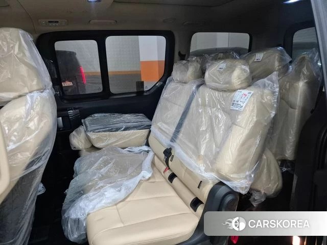 Hyundai Staria 2025 Серебристо-серый из Кореи, фото 4