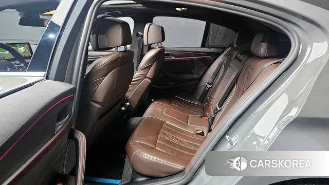 BMW 5 Series (G30) 2021 Серебристо-серый из Кореи, фото 4