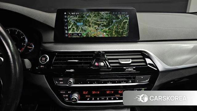 BMW 5 Series (G30) 2018 Белый из Кореи, фото 4