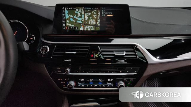 BMW 5 Series (G30) 2018 Белый из Кореи, фото 4