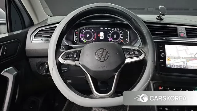 Volkswagen Tiguan second Generation 2022 Серебристо-серый из Кореи, фото 4