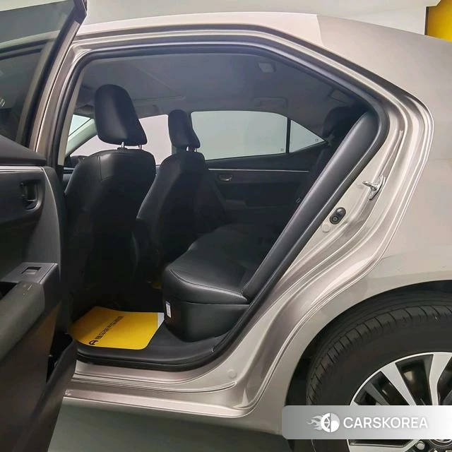 Toyota Corolla dual engine E+ 2022 Серебристо-серый из Китая, фото 4
