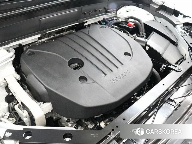 Volvo XC60 second Generation 2024 Белый из Кореи, фото 4