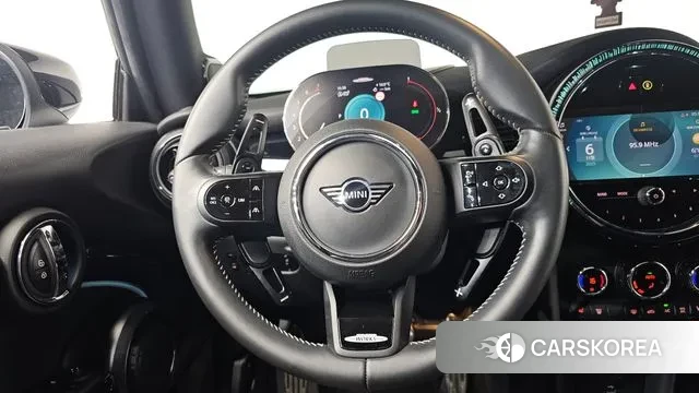 Mini Cooper S 2023 Серебряный из Кореи, фото 4