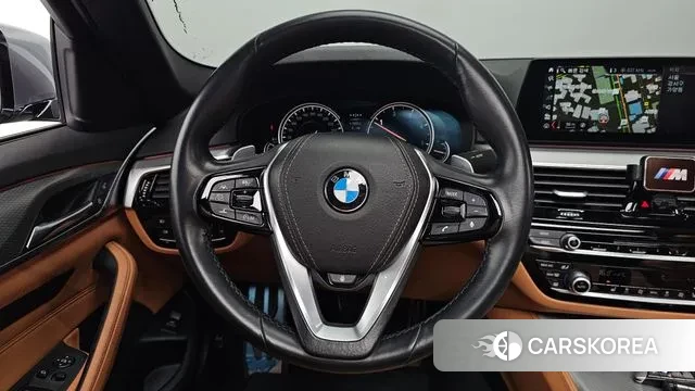 BMW 5 Series (G30) 2018 Цвет галактики из Кореи, фото 4