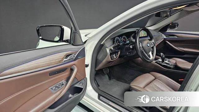 BMW 5 Series (G30) 2019 Белый из Кореи, фото 4
