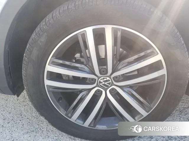 Volkswagen Tiguan second Generation 2021 Белый из Кореи, фото 4