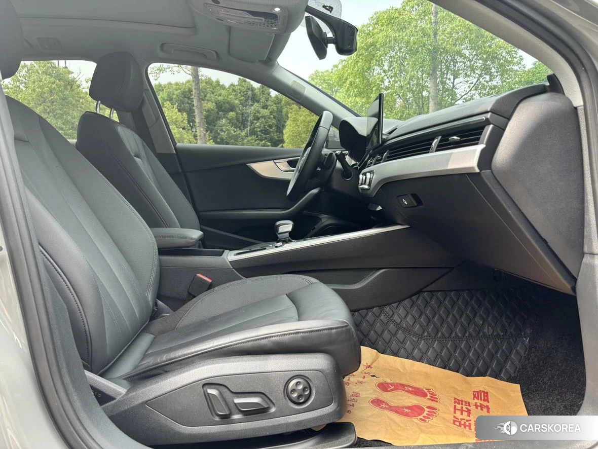 Audi A4 (import) 2020 Серебристо-серый из Китая, фото 4