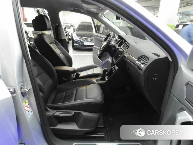 Volkswagen Tiguan second Generation 2020 Серебристо-серый из Кореи, фото 4