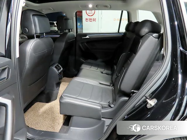 Volkswagen Tiguan Allspace 2023 Черный из Кореи, фото 4