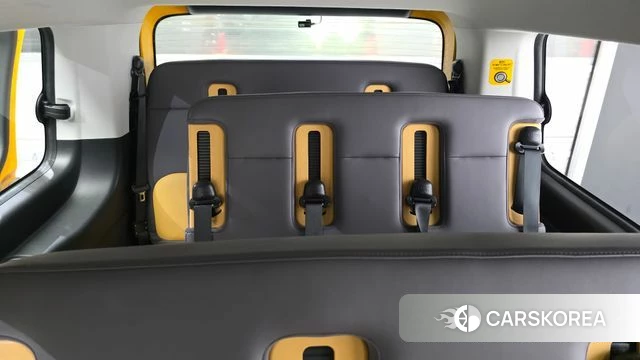 Hyundai Staria 2023 Желтый из Кореи, фото 4