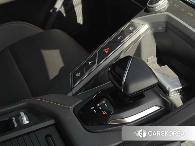 Lynk 06 EM-P 2023 Белый из Китая, фото 4