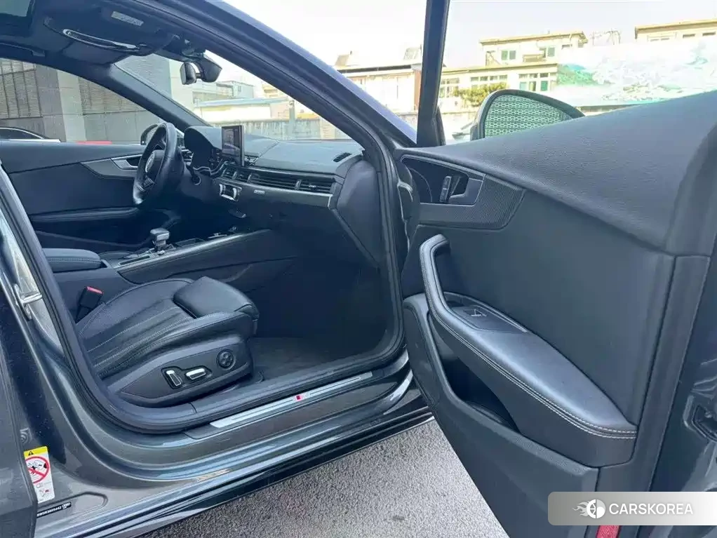Audi A4L 2024 Silver/gray из Китая, фото 4