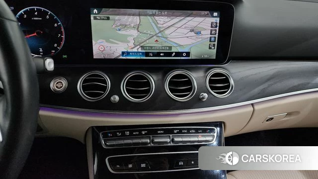 Mercedes-Benz E-Class W213 2022 Белый из Кореи, фото 4